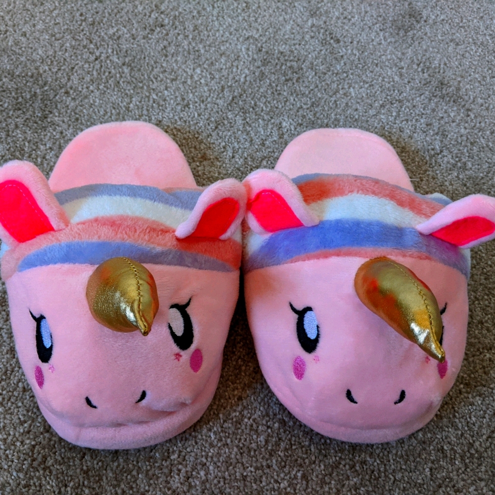 Unicorn Slippers Size 5/6 NWOT